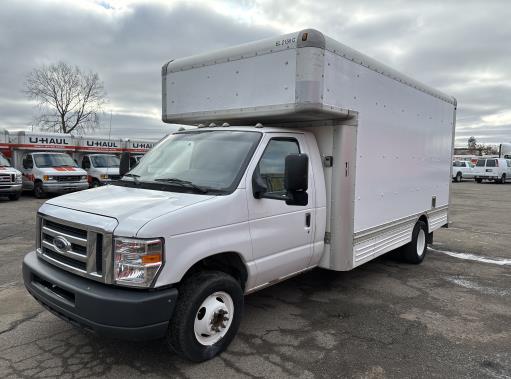 Camion usagé avec fourgon 2009 17 pi à vendre