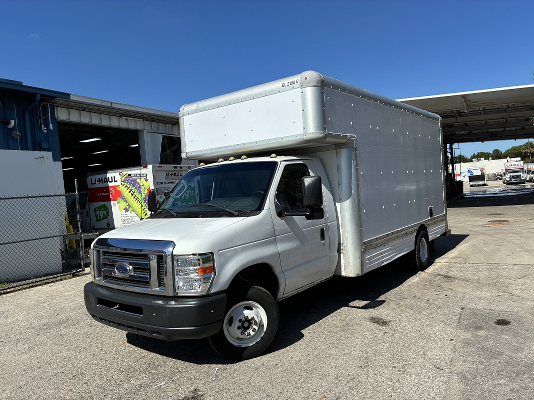 Used 2009 17 ' Box Truck for sale