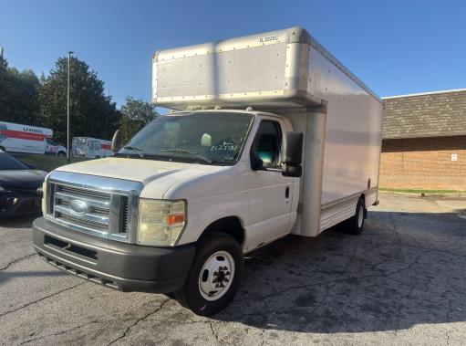 Camión con caja de 200917 ft usado a la venta