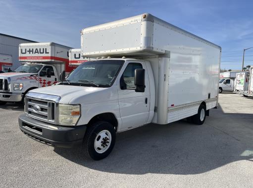 Camion usagé avec fourgon 2009 17 pi à vendre