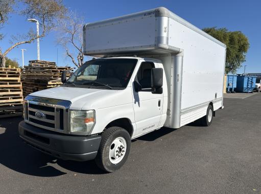 Camion usagé avec fourgon 2009 17 pi à vendre
