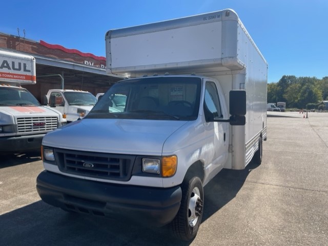 Camion usagé avec fourgon 2007 17 pi à vendre