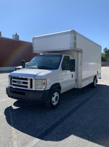 Camion usagé avec fourgon 2009 17 pi à vendre