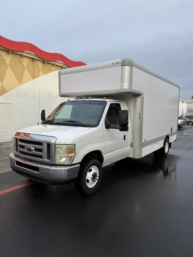 Camión con caja de 200917 ft usado a la venta