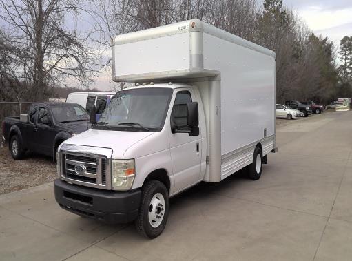 Camion usagé avec fourgon 2009 17 pi à vendre
