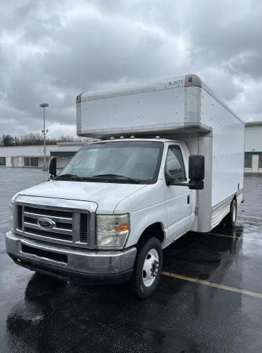 Camion usagé avec fourgon 2009 17 pi à vendre