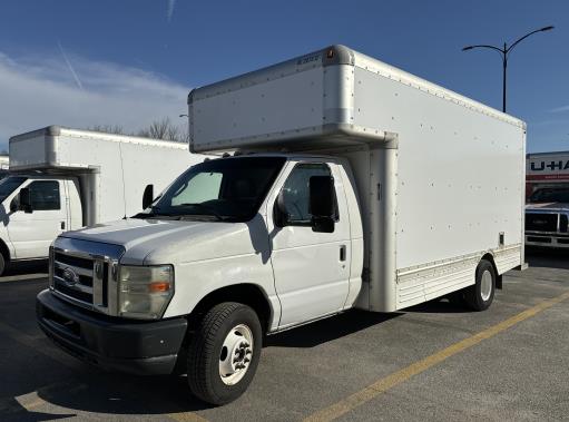 Camion usagé avec fourgon 2009 17 pi à vendre