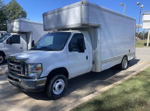 Used 2009 17 ' Box Truck for sale