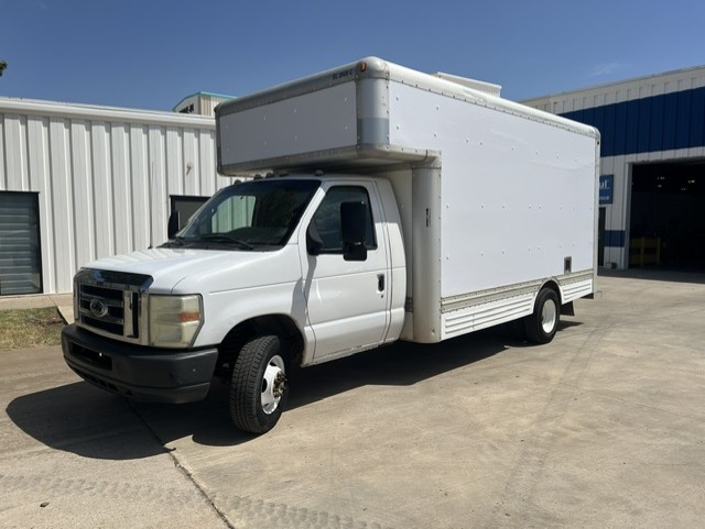 Used 2009 17 ' Box Truck for sale