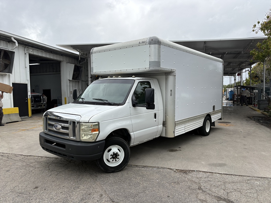 Used 2009 17 ' Box Truck for sale