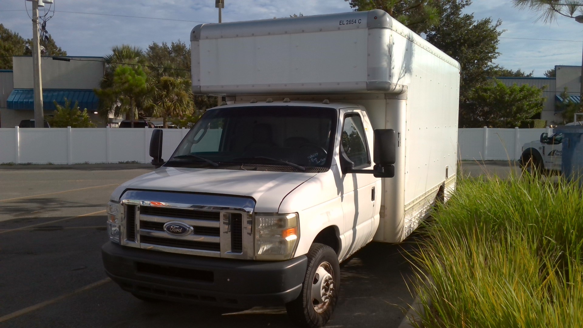 Camion usagé avec fourgon 2009 17 pi à vendre