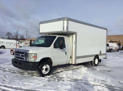 Camion usagé avec fourgon 2009 17 pi à vendre