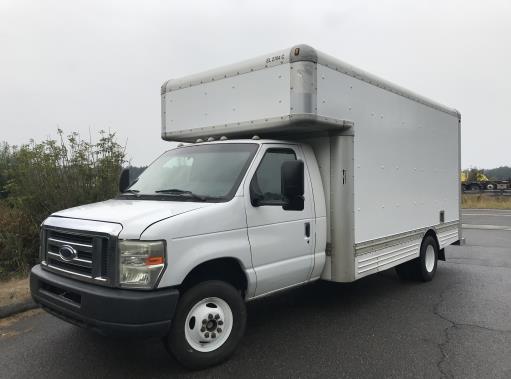 Camion usagé avec fourgon 2009 17 pi à vendre