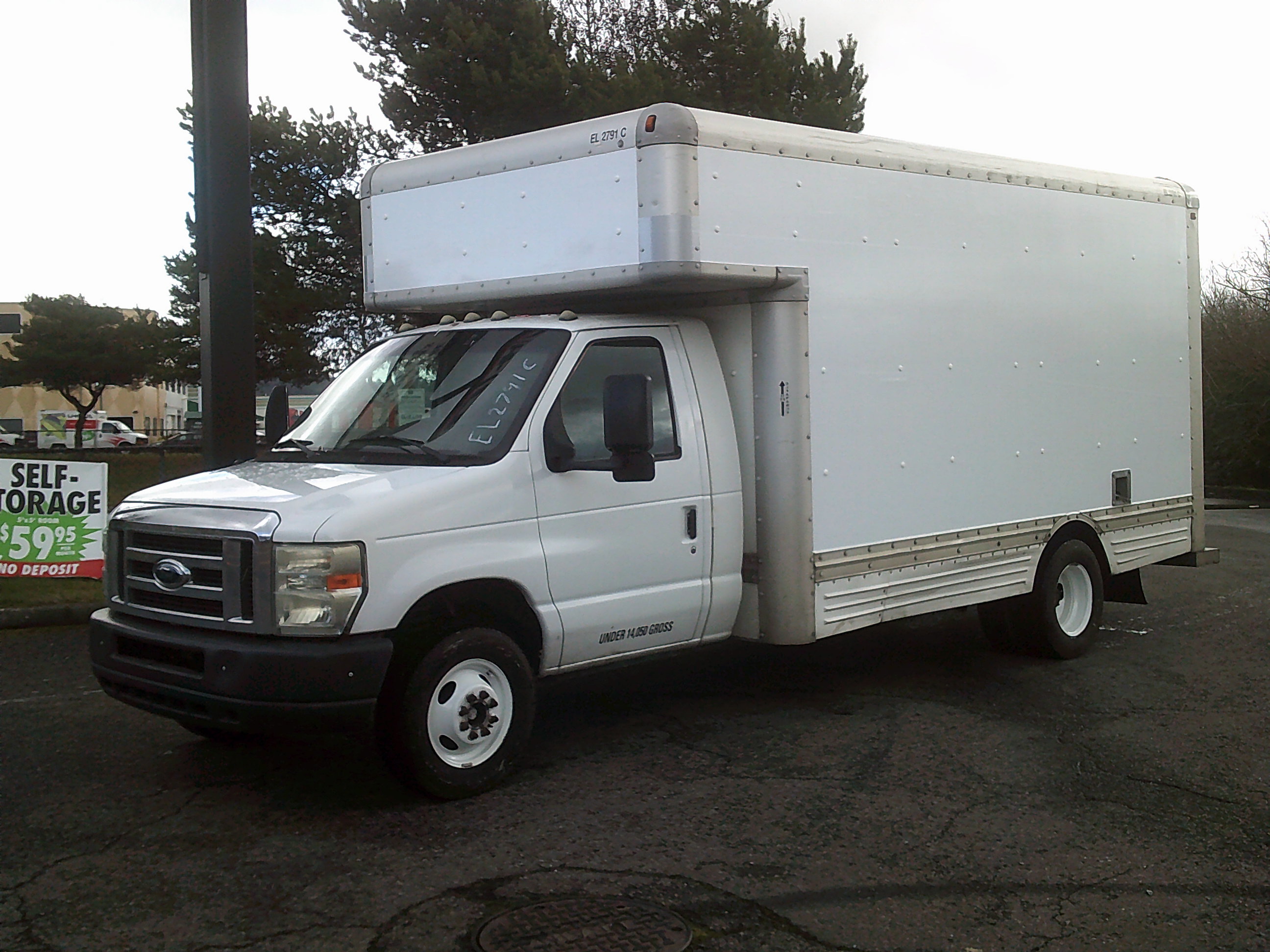 Camion usagé avec fourgon 2009 17 pi à vendre