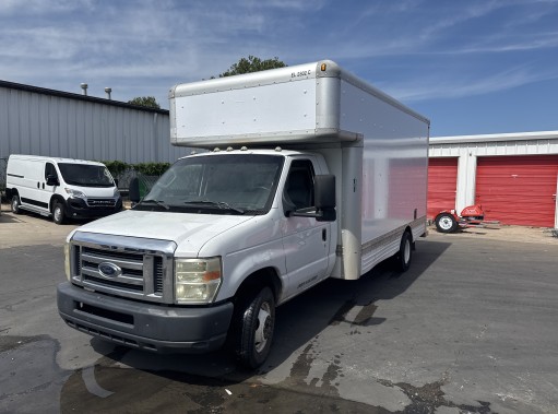Camion usagé avec fourgon 2009 17&nbsp;pi à vendre