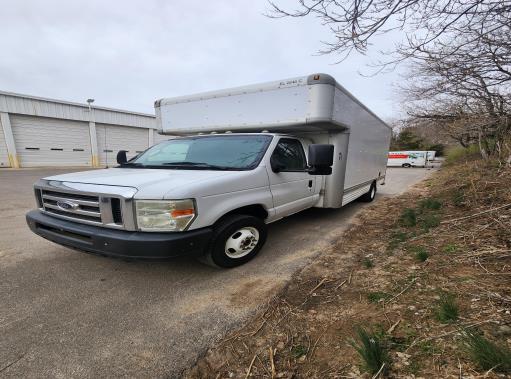 Camión con caja de 200917 ft usado a la venta