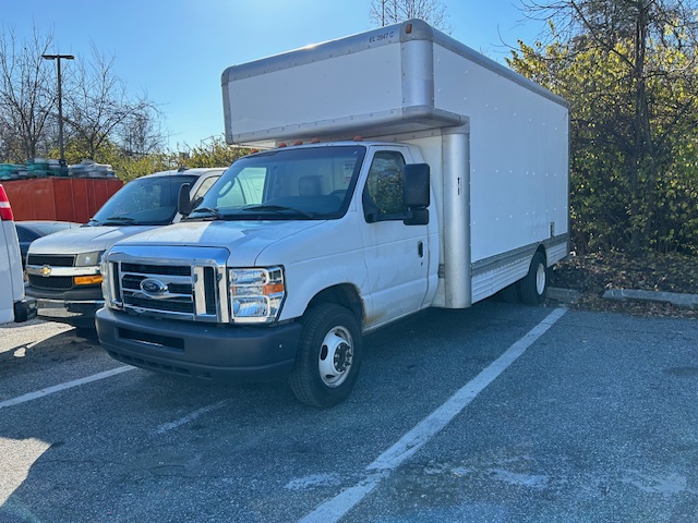 Camion usagé avec fourgon 2009 17 pi à vendre