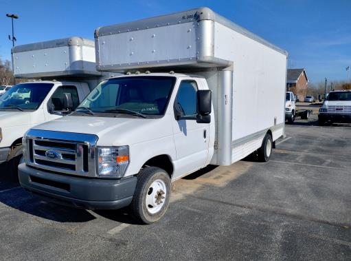 Camion usagé avec fourgon 2009 17 pi à vendre