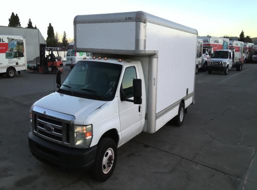 Camion usagé avec fourgon 2009 17 pi à vendre