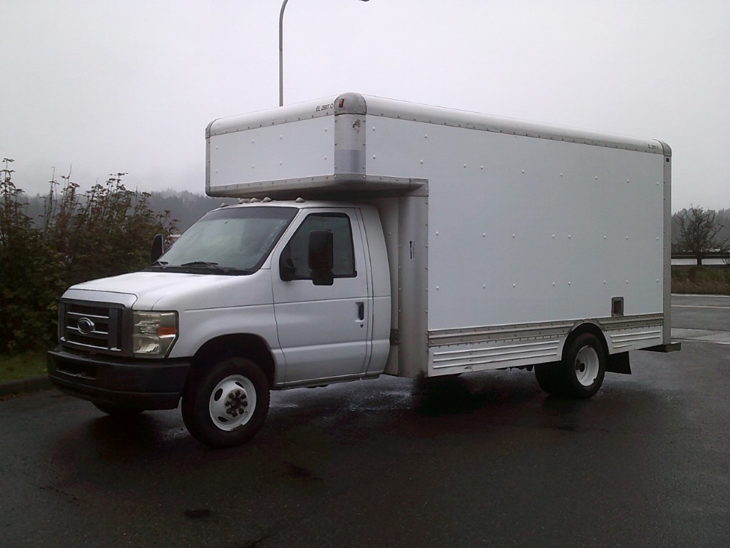 Camion usagé avec fourgon 2009 17 pi à vendre