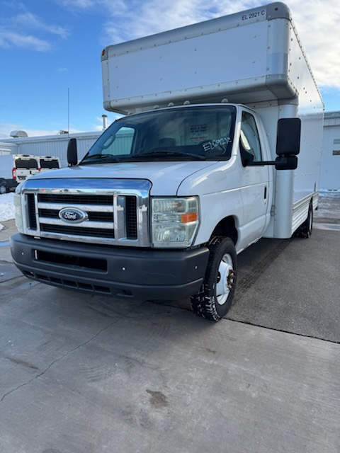 Camión con caja de 200917 ft usado a la venta