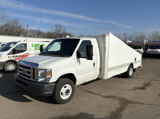 Camion usagé avec fourgon 2009 17 pi à vendre