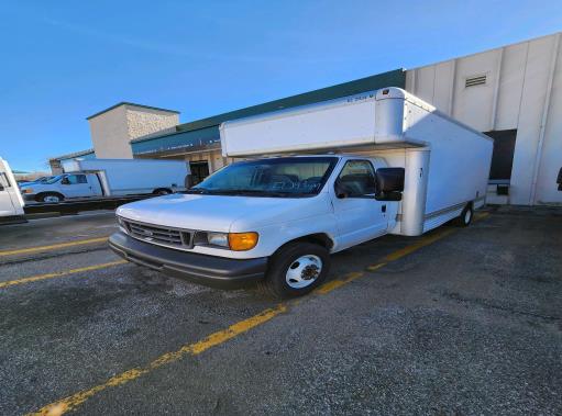 Camion usagé avec fourgon 2007 17 pi à vendre