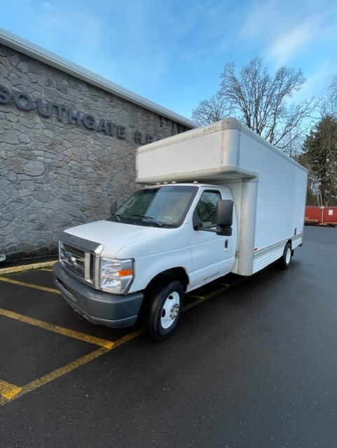 Camion usagé avec fourgon 2009 17 pi à vendre