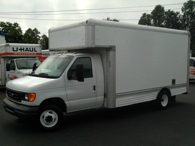 Camión con caja de 200617 ft usado a la venta