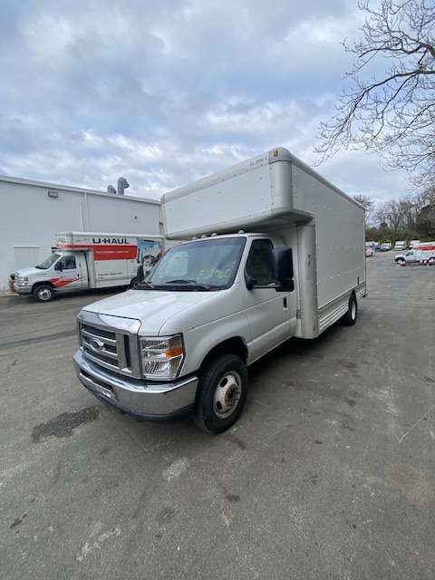 Camion usagé avec fourgon 2009 17 pi à vendre