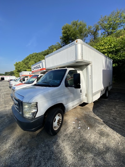 Camion usagé avec fourgon 2009 17 pi à vendre