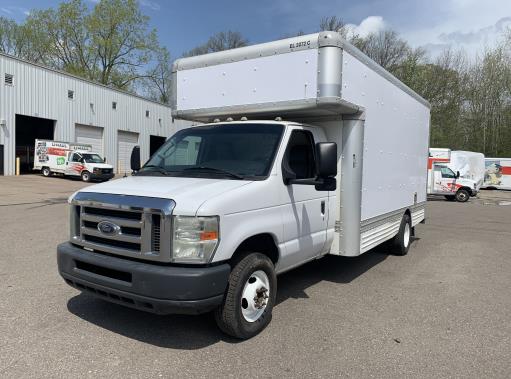 Camion usagé avec fourgon 2009 17 pi à vendre