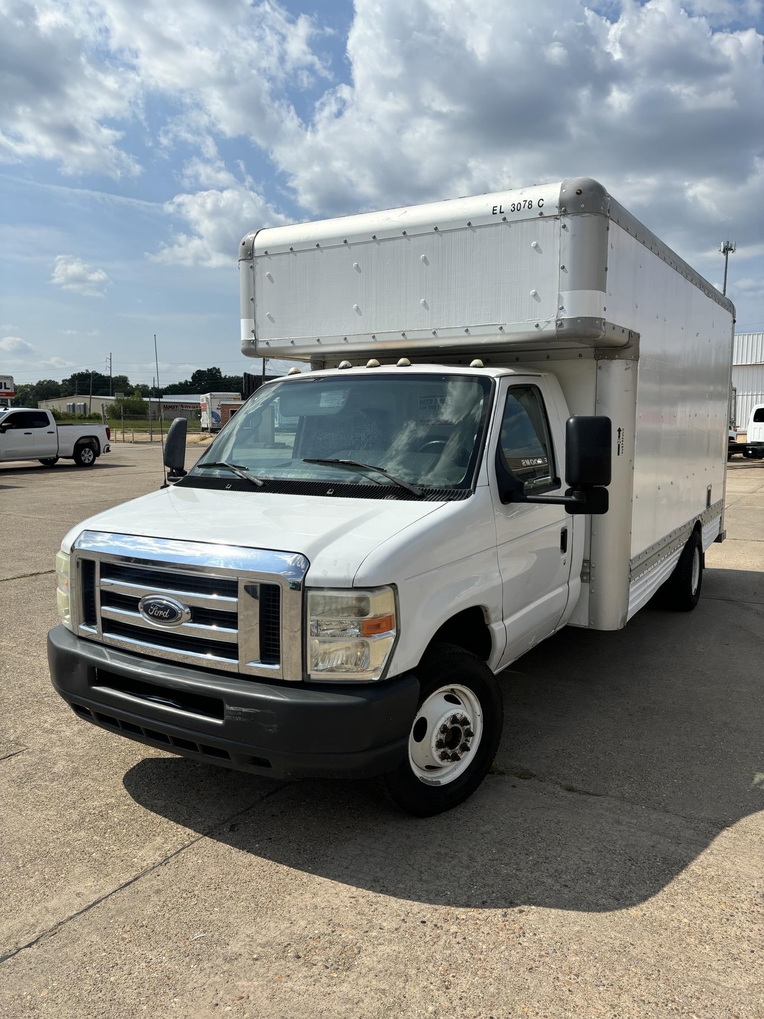 Used 2009 17 ' Box Truck for sale