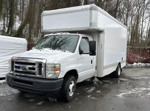 Camion usagé avec fourgon 2009 17 pi à vendre