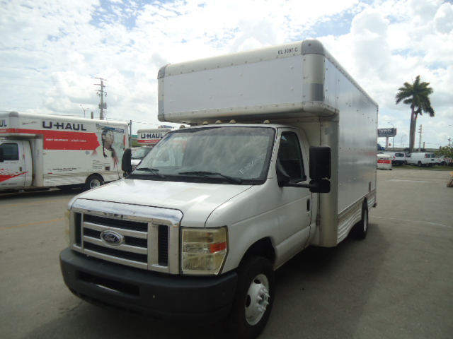Used 2009 17 ' Box Truck for sale
