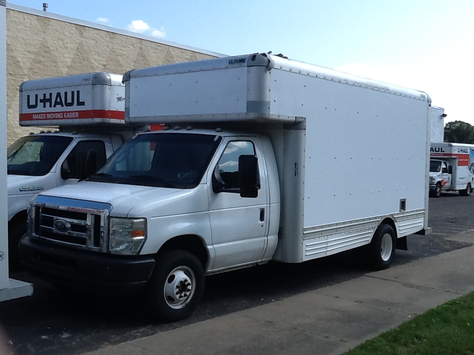 Camion usagé avec fourgon 2009 17 pi à vendre