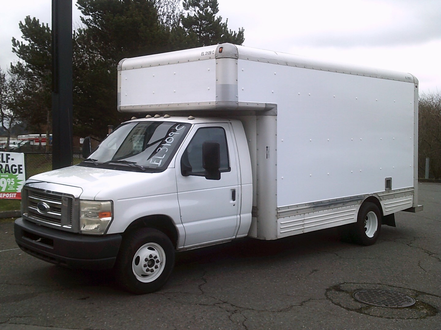 Camion usagé avec fourgon 2009 17 pi à vendre