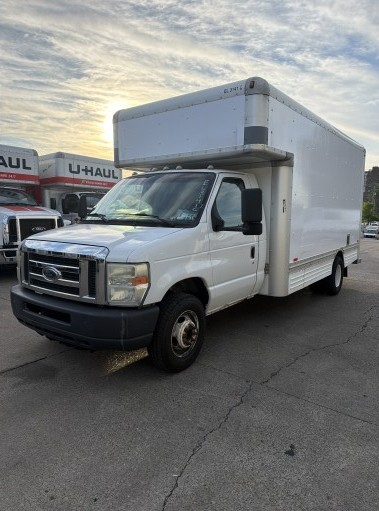 Used 2009 17 ' Box Truck for sale