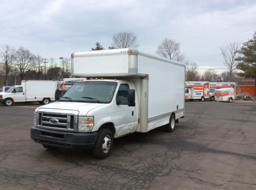 Camion usagé avec fourgon 2009 17 pi à vendre