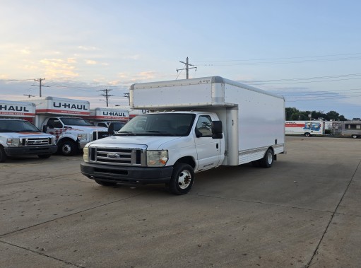Used 2009 17 ' Box Truck for sale
