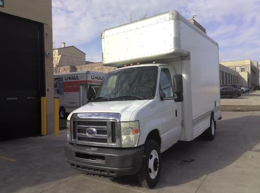 Camion usagé avec fourgon 2009 17 pi à vendre