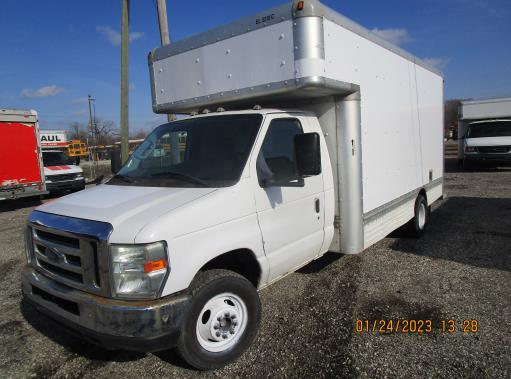 Camion usagé avec fourgon 2009 17 pi à vendre