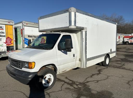 Camion usagé avec fourgon 2007 17 pi à vendre