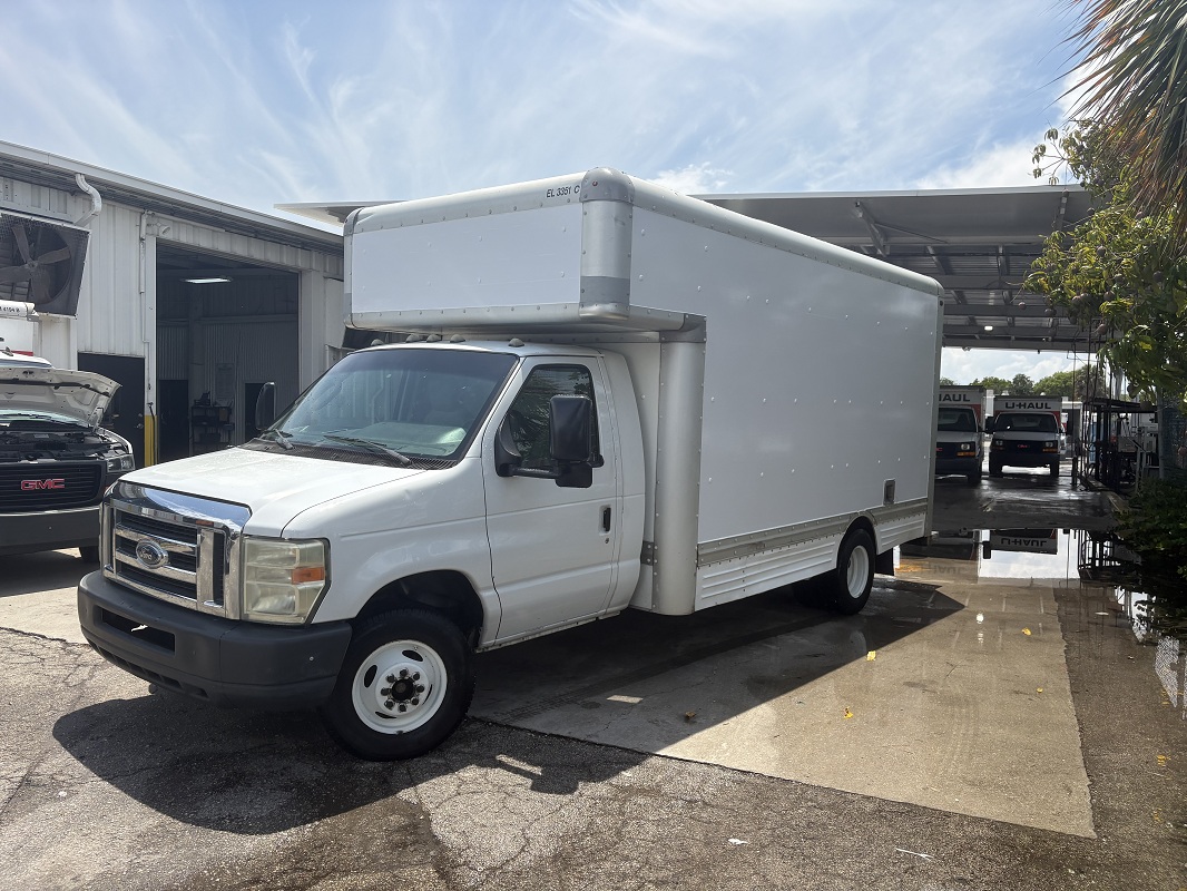 Used 2009 17 ' Box Truck for sale