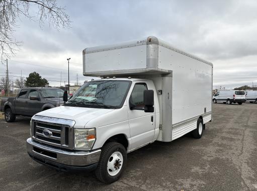 Used 2009 17 ' Box Truck for sale