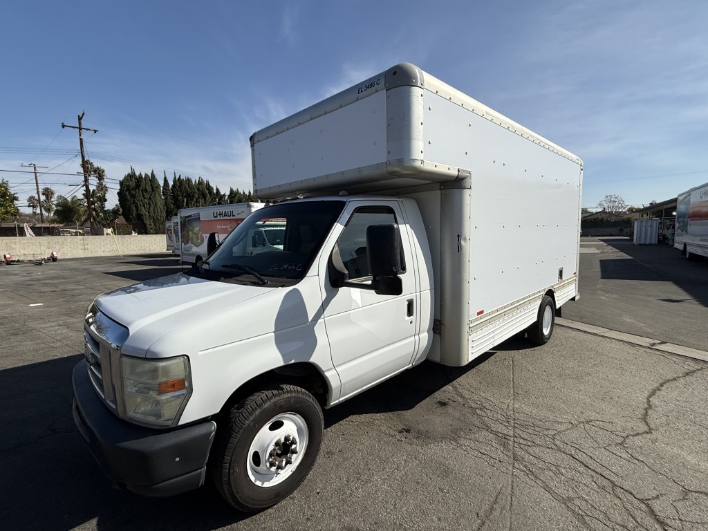 Camión con caja de 200917 ft usado a la venta