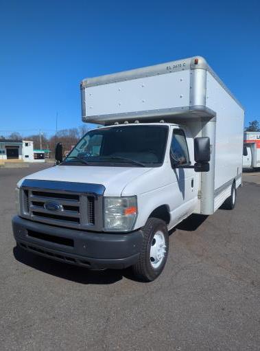 Camión con caja de 200917 ft usado a la venta