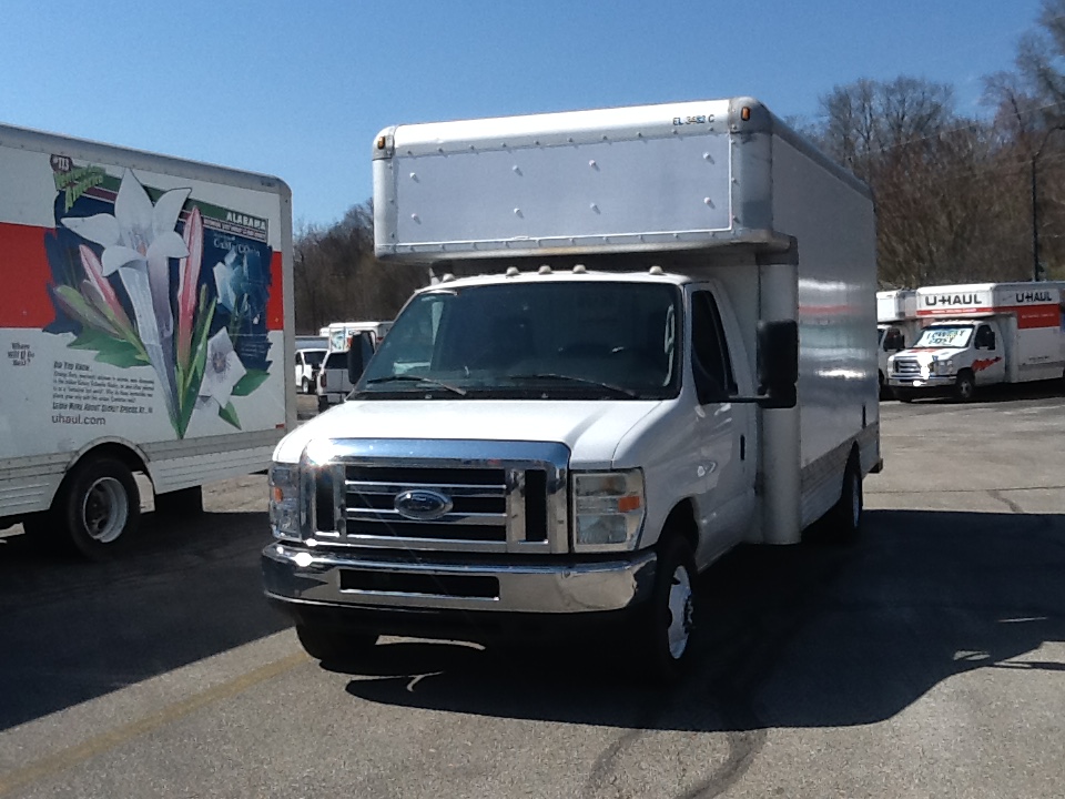 Camion usagé avec fourgon 2009 17 pi à vendre