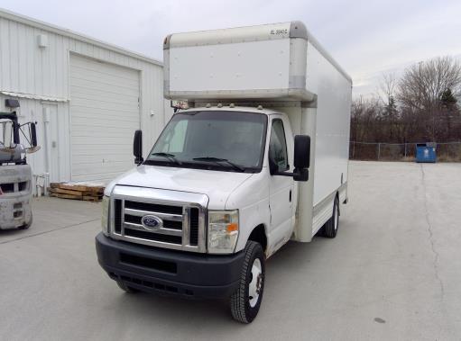 Camion usagé avec fourgon 2009 17 pi à vendre