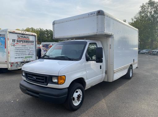 Camion usagé avec fourgon 2007 17 pi à vendre